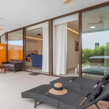 Luxury 2bed Con Jardin Y Jacuzzi Higueron 아파트 *